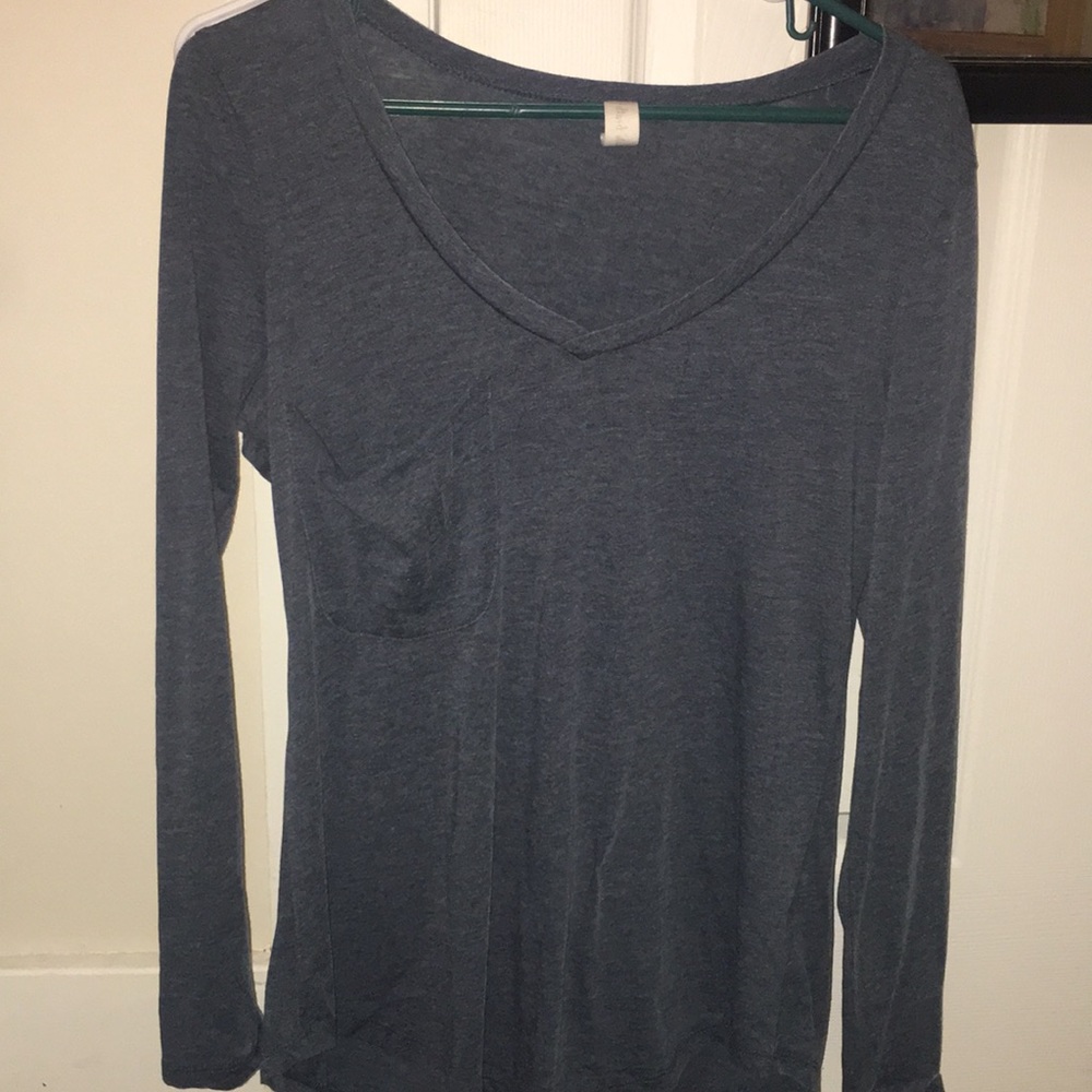Long sleeve dark blue shirt with front pocket